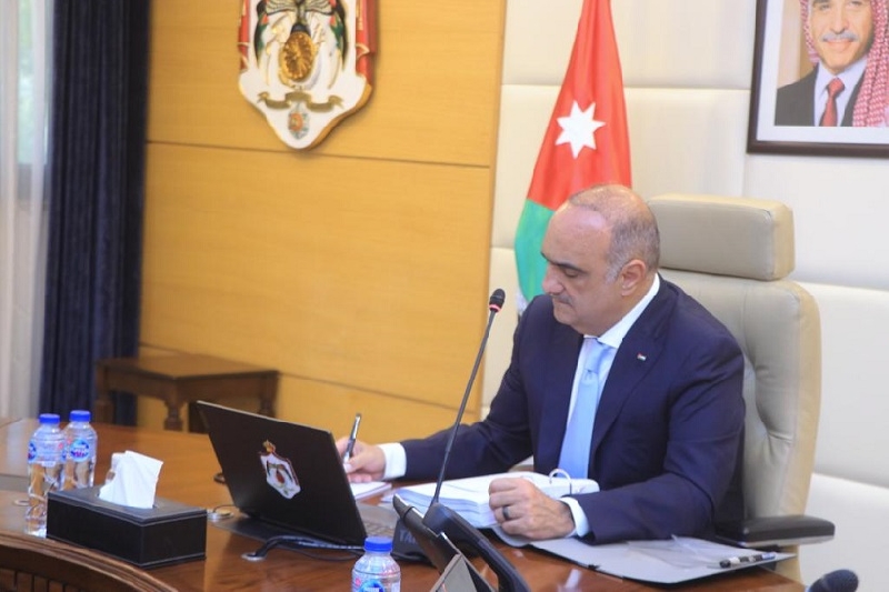 مجلس الوزراء برفع دبلوماسيين من رتبة