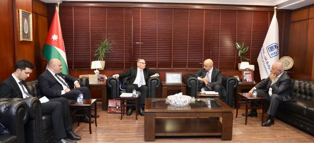 الحاج توفيق يبحث العلاقات التجارية مع