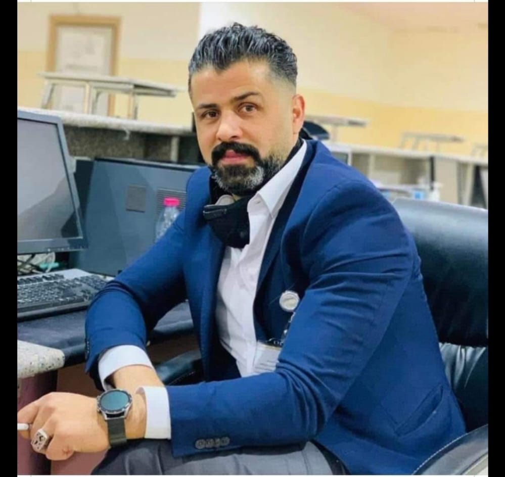 موظف في الجوازات يعثر على 5