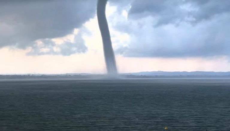 بعد الحر والجفاف.. عواصف وأعاصير تضرب