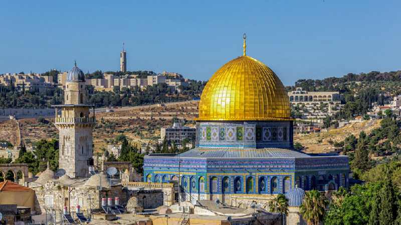 60 ألفا يؤدون صلاة الجمعة في