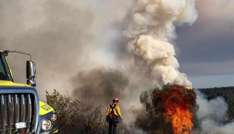 العاصفة كاي تهدد كاليفورنيا وسط حرائق