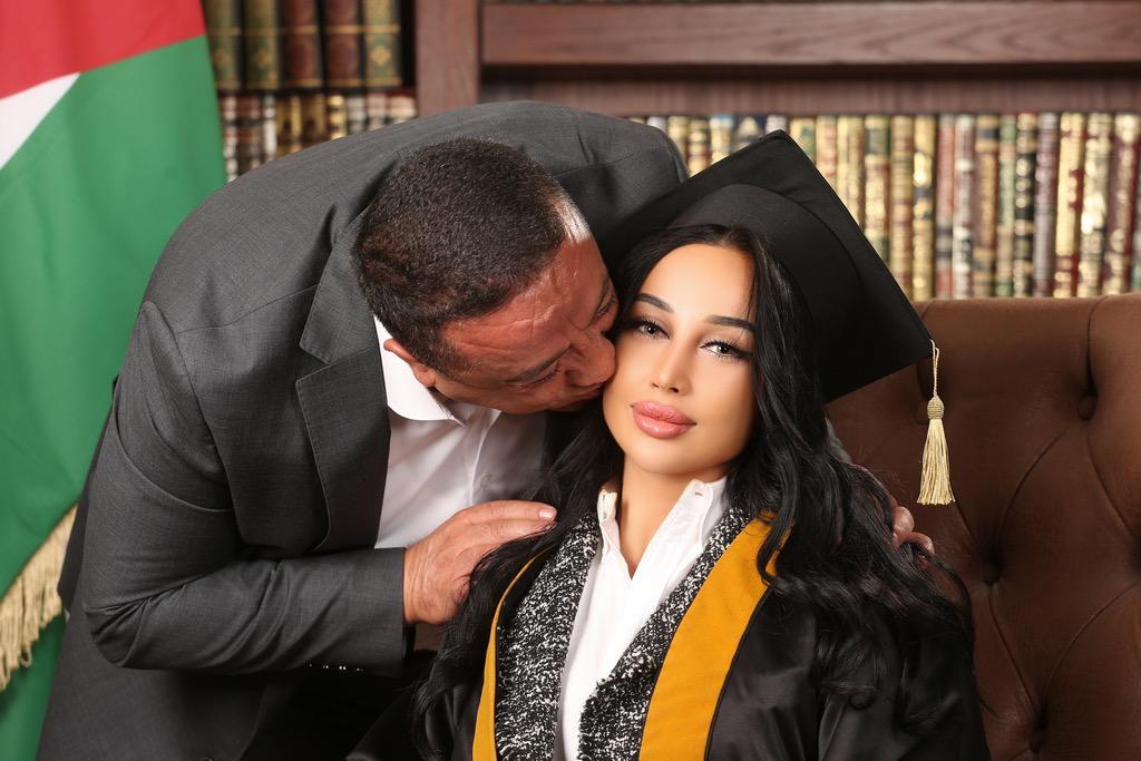 الوزير السابق سامي الداوود.. مبسوط