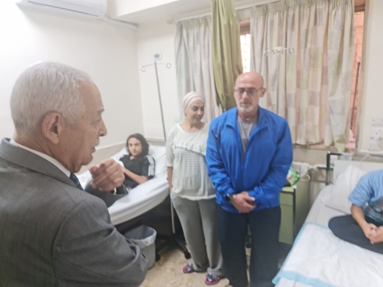 مندوبا عن الملك.. رئيس الديوان يطمئن