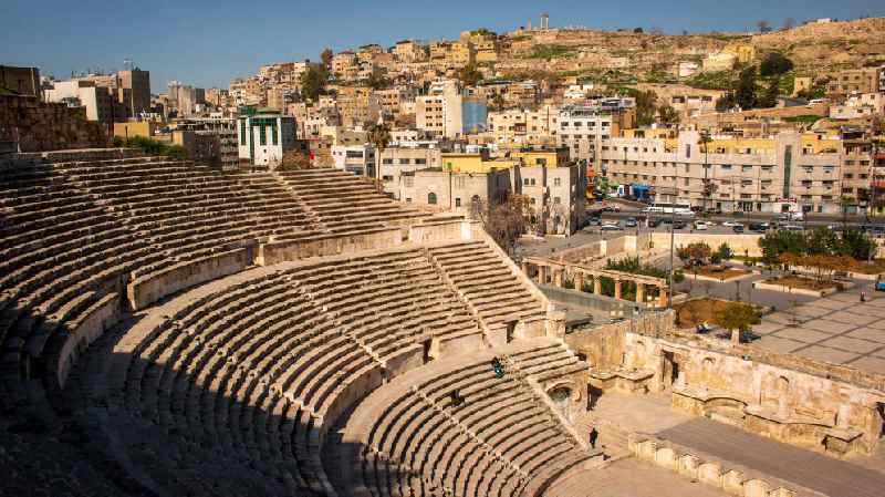 أجواء حارة نسبيا إلى حارة في