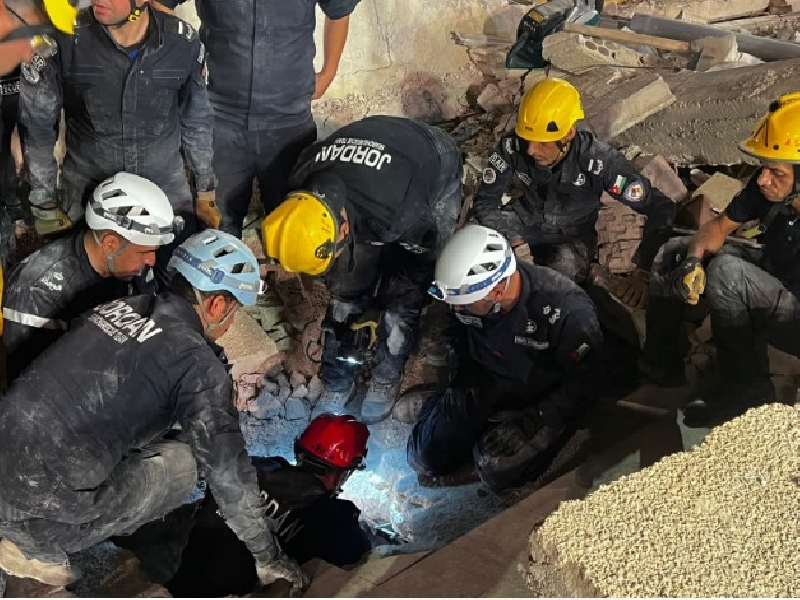 إعادة إدخال طفلة ناجية من عمارة