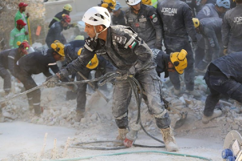 جمع عينات من محيط مبنى اللويبدة