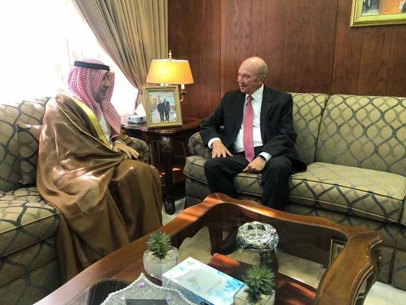 السفير الديحاني يهنئ فيصل الفايز