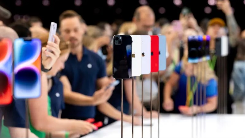 كاميرا آيفون 14 تهتز وترتج.. وآبل