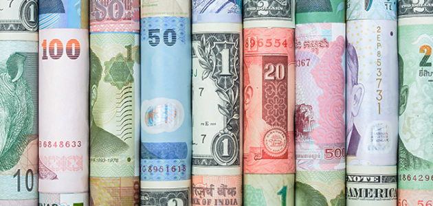 العملات تنهار من الشرق إلى الغرب