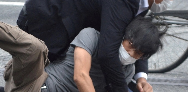 اباني يشعل النار في نفسه احتجاجا