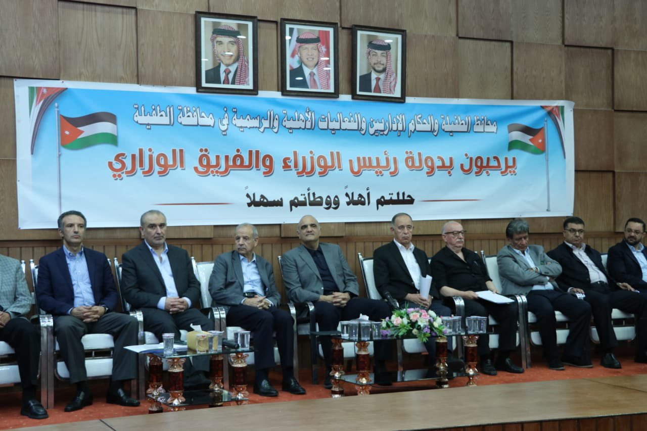 الخصاونة يلتقي فعاليات شعبية في الطفيلة