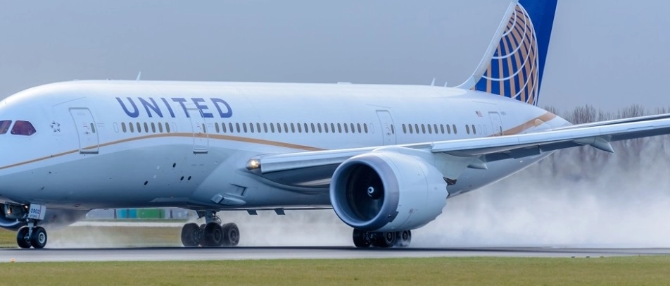 فيديو يحبس الأنفاس لاحتراق طائرة