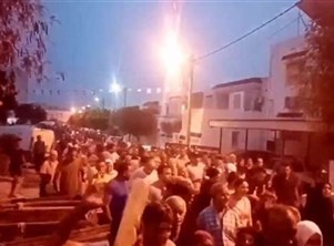 محتجون في تونس يتظاهرون ليلا ضد