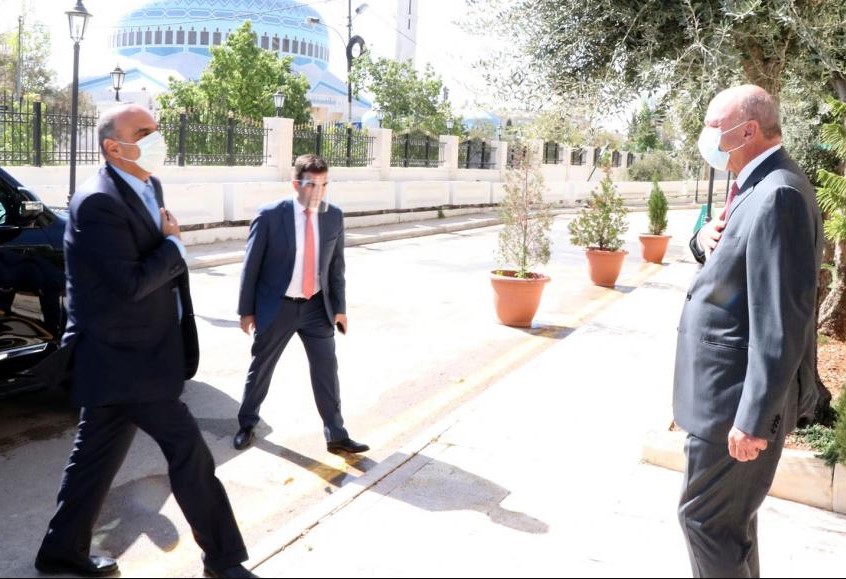 بشر الخصاونة لفيصل الفايز: نسأل الله