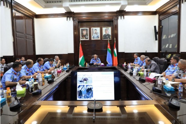 نقل تحيات الملك للدفاع المدني.. المعايطة