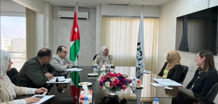 القطب تبحث مع المكتب الإقليمي للمراكز