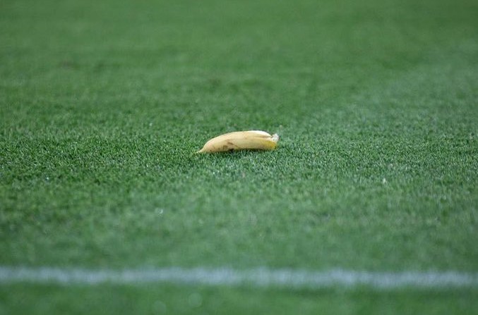 البرازيل تستنكر واقعة الموزة في ودية