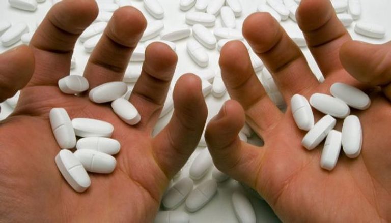 مصري يتجرع السم حزنا على رحيل