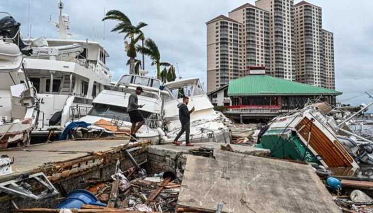 أرض قاحلة وأنقاض غائبة.. إيان يشرّد