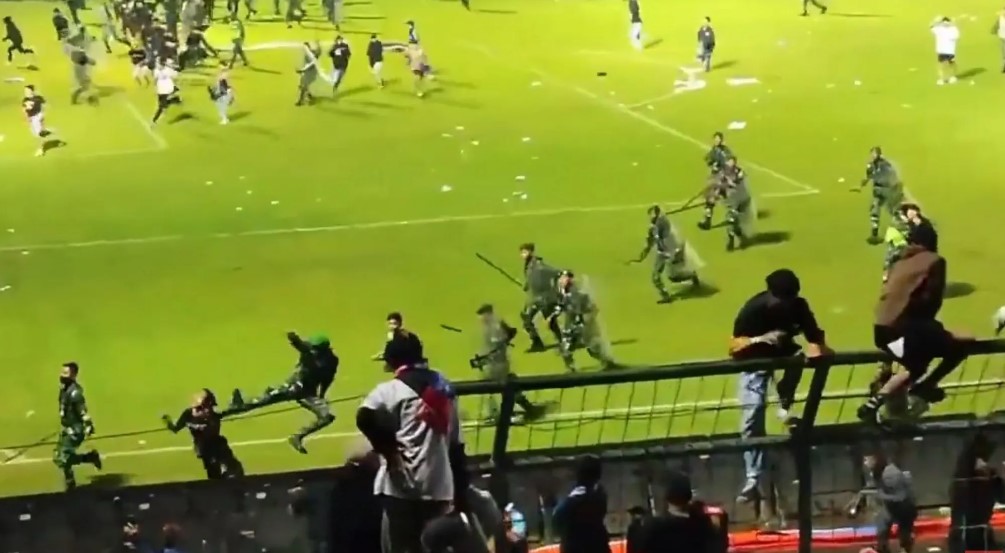 مجزرة كروية.. ديربي إندونيسيا ينتهي بـ