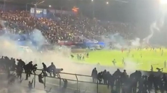 الرئيس الإندونيسي يأمر بإيقاف دوري الدرجة