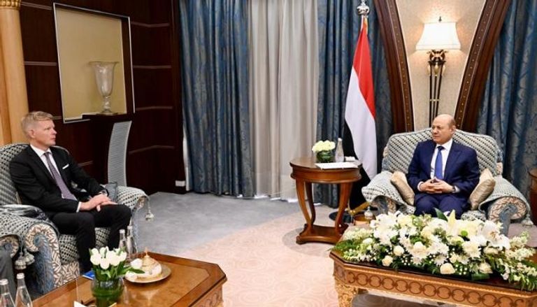 العليمي إثر لقاء المبعوث الأممي: موقف