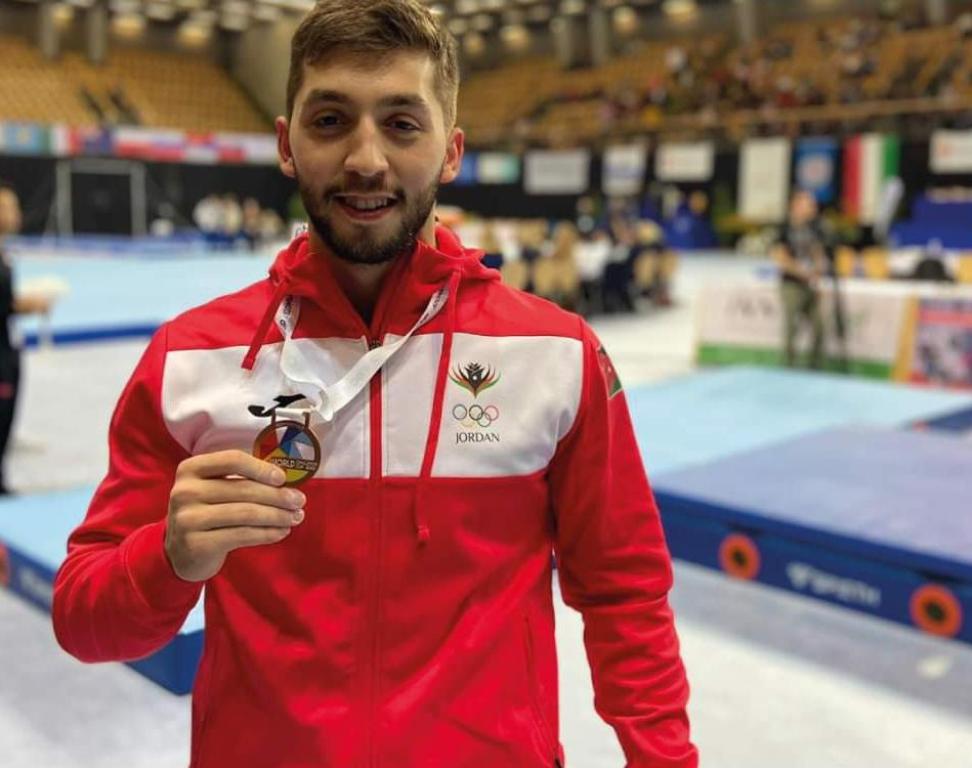 لاعب عمان الاهلية للجمباز يتوج ببرونزية