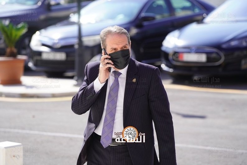 نصف دقيقة تتسبب في معاناة صحفي