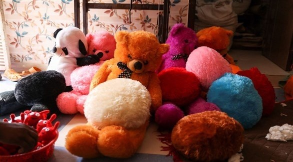 أعقاب السجائر تصبح حشوة للدمى في