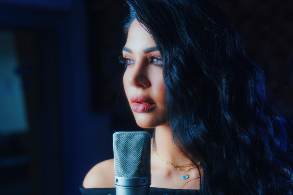 الفنانه بدور الجبوري تطلق اغنيتها الجديدة