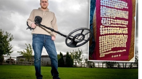 بريطاني يعثر على كنز أثري بجهاز