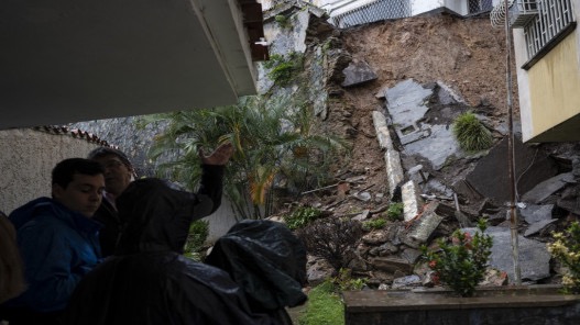 مصرع 15 شخصا على الأقل في