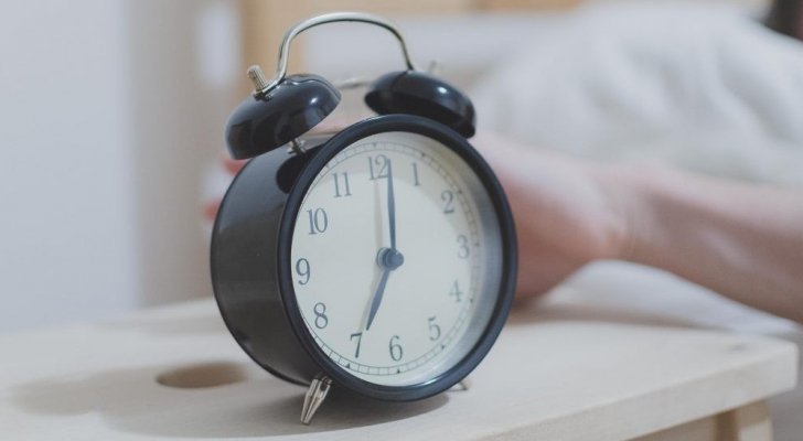 هل يشمل تأخير الدوام العاملين في