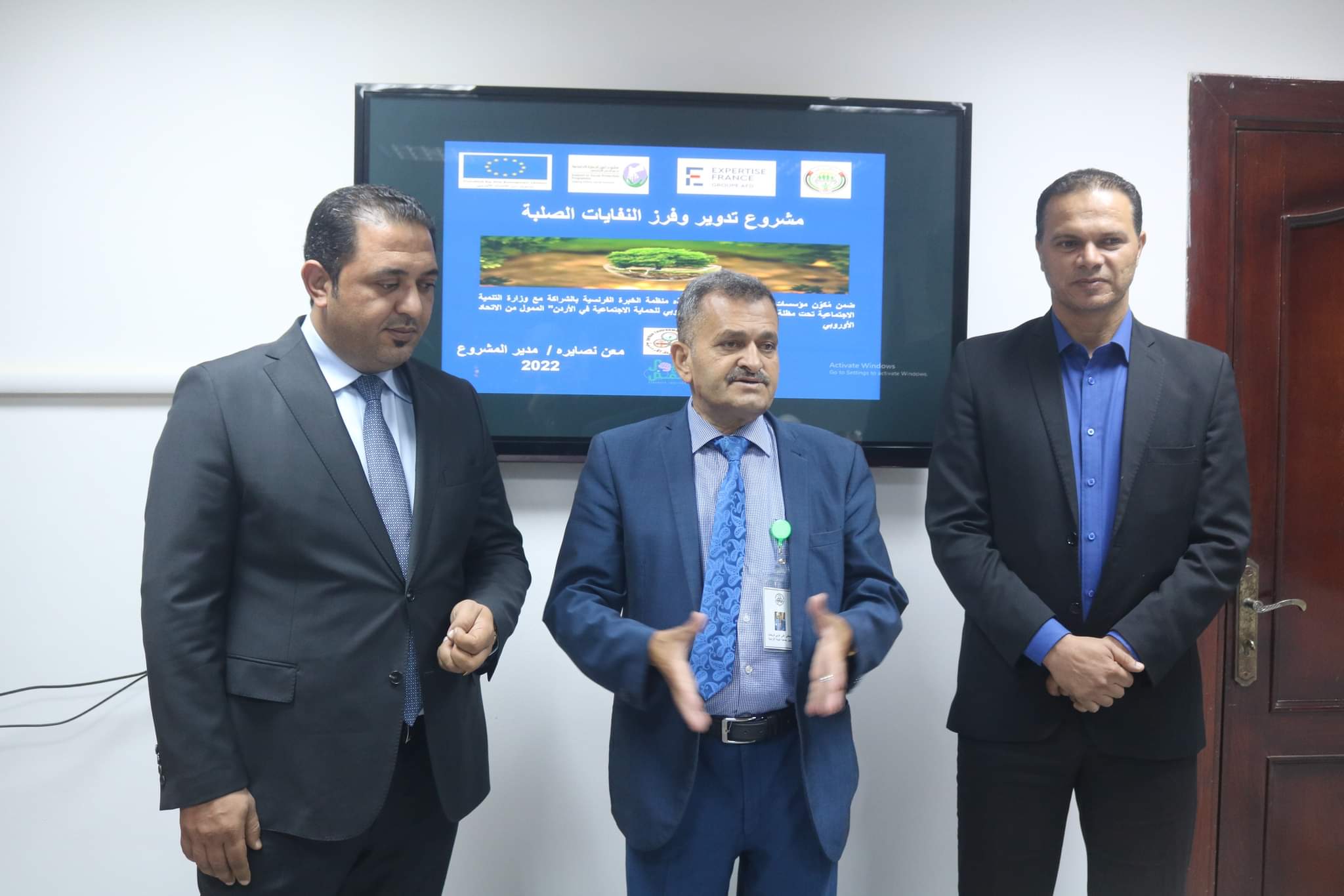 تخريج المشاركين بدورة إدارة النفايات الصلبة