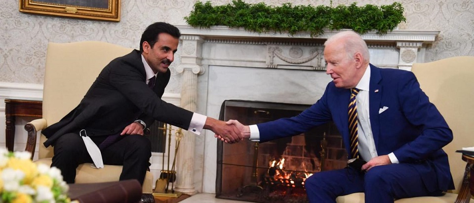 تتعلق بتعزيز التعاون.. بايدن يبعث رسالة