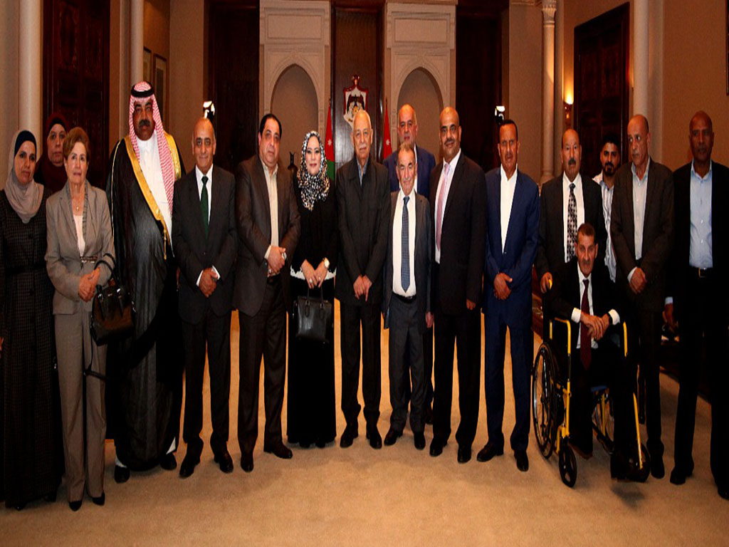 العيسوي يلتقي نوابا سابقين (صور)