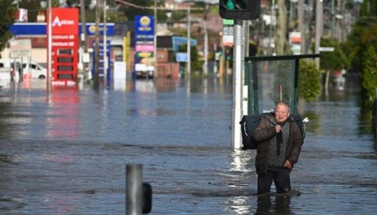 إجلاء الآلاف في أستراليا بعد سيول
