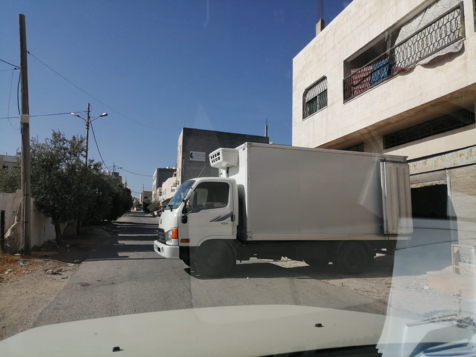 الكرك: إغلاق شاحنات التحميل والتنزيل للشوارع