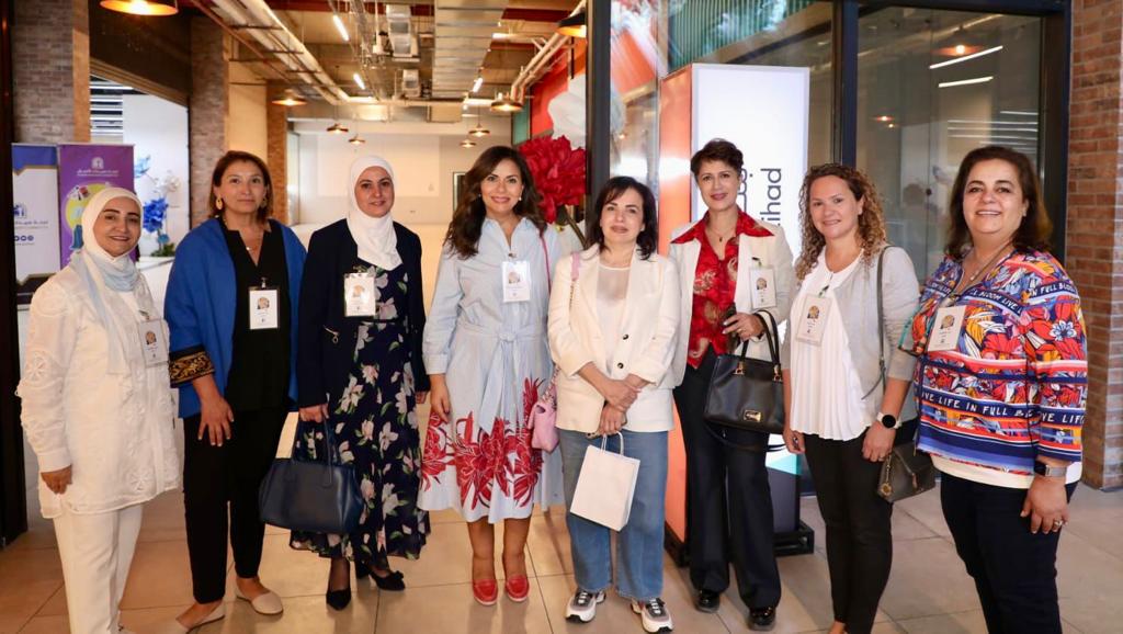 افتتاح المعرض الاول لبيع منتجات سيدات