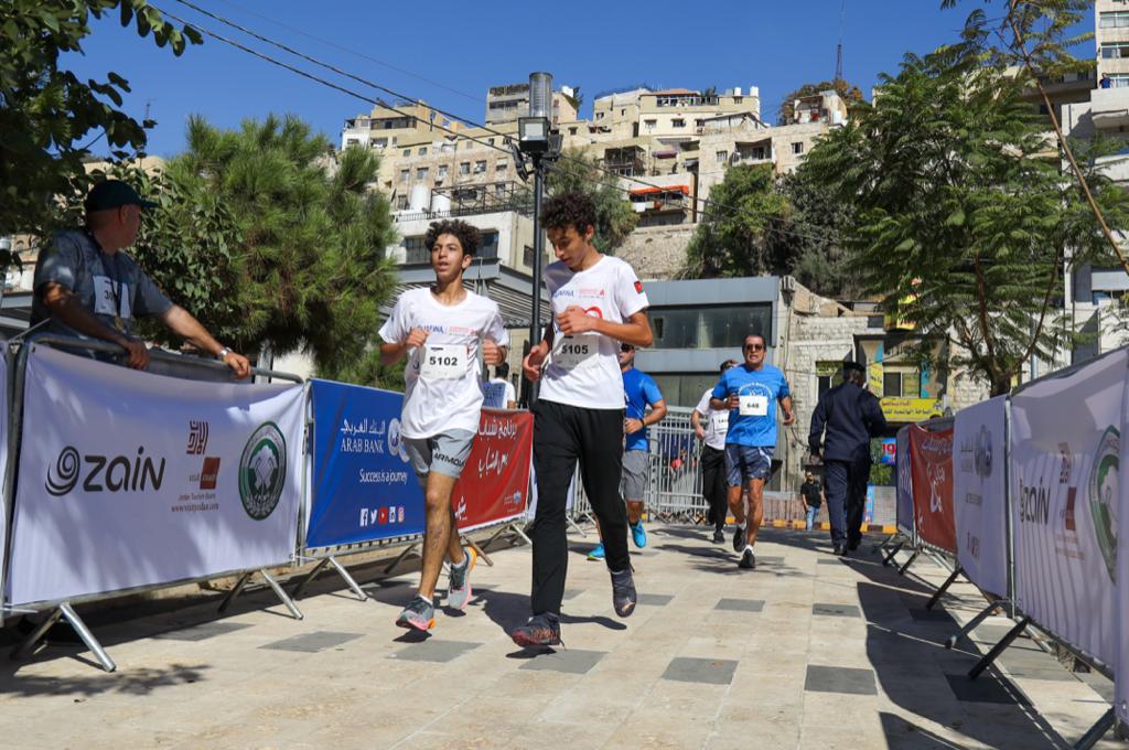 زين تشجّع الرياضة وترعى أكوافينا ماراثون