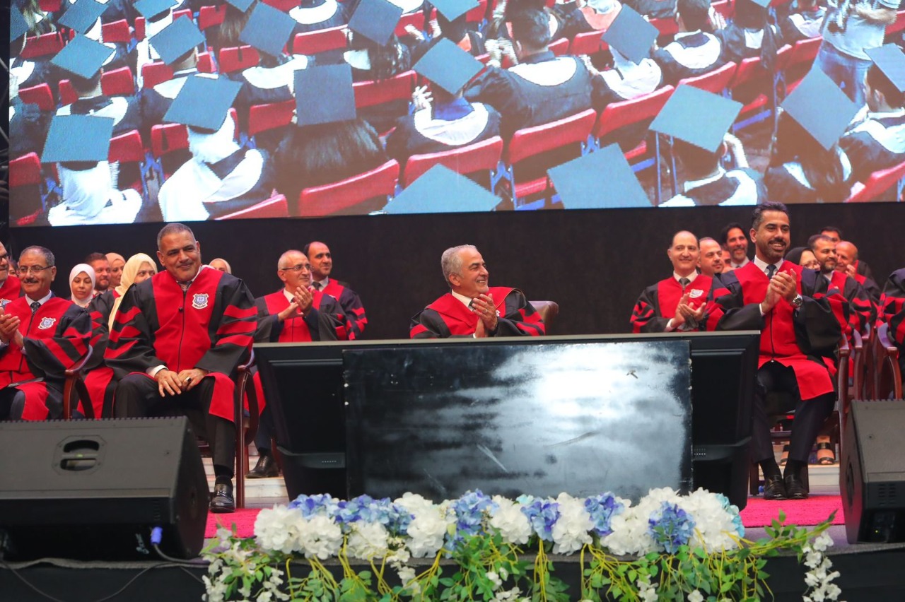 عمان الاهلية تحتفل بتخريج طلبتها للفصل