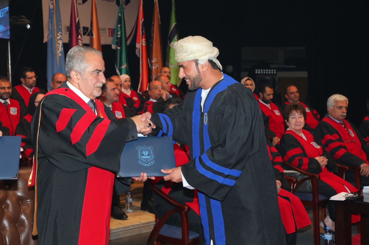 عمان الاهلية تحتفل بتخريج طلبتها للفصل