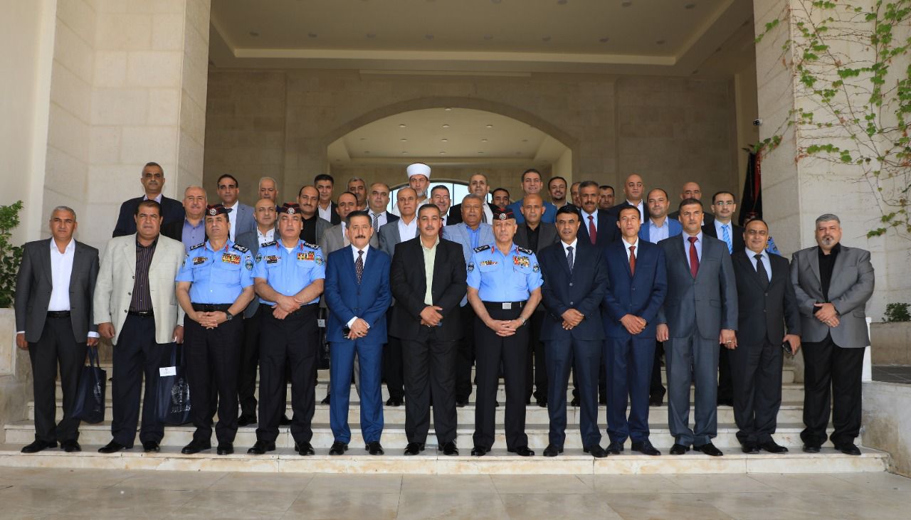 مدير الأمن العام يكرم ضباطا متقاعدين