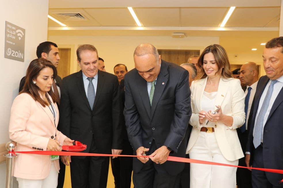 الخصاونة يفتتح مشروع توسعة مركز سميح