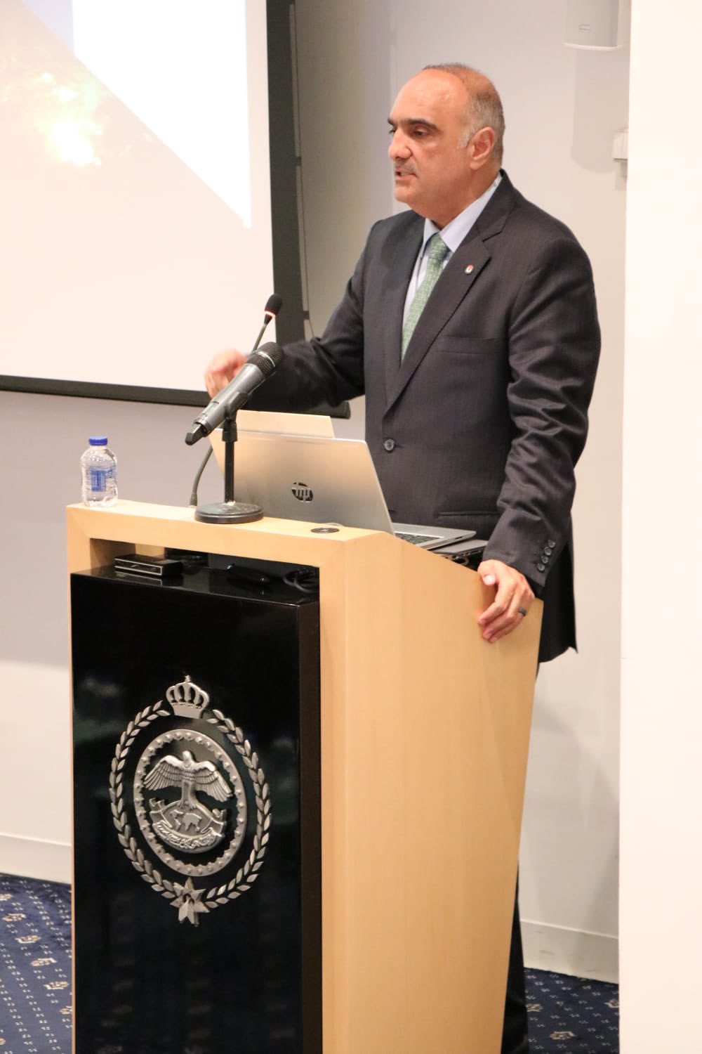 الخصاونة عن كورونا: تجاوزنا أصعب الأزمات