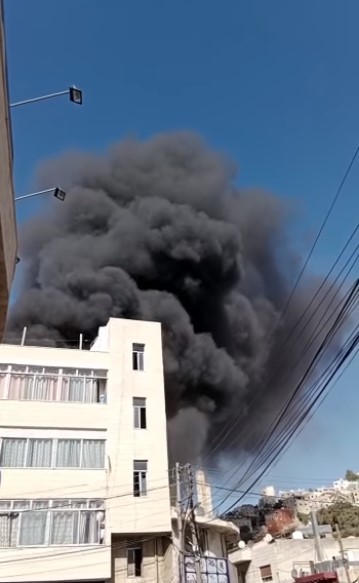 حريق مستودع اسفنج واخشاب في وادي