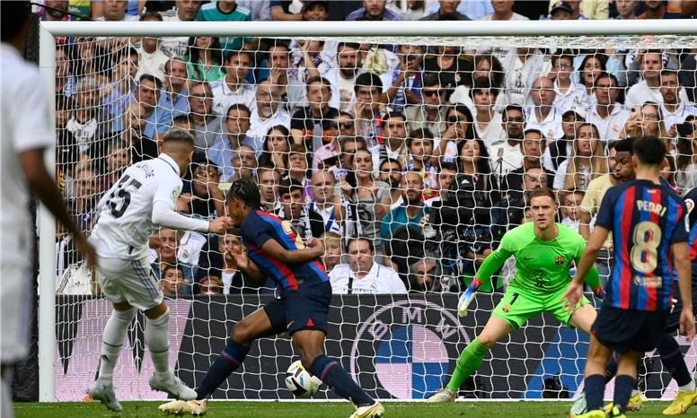 ريال مدريد يحسم “كلاسيكو الأرض” ويستعيد