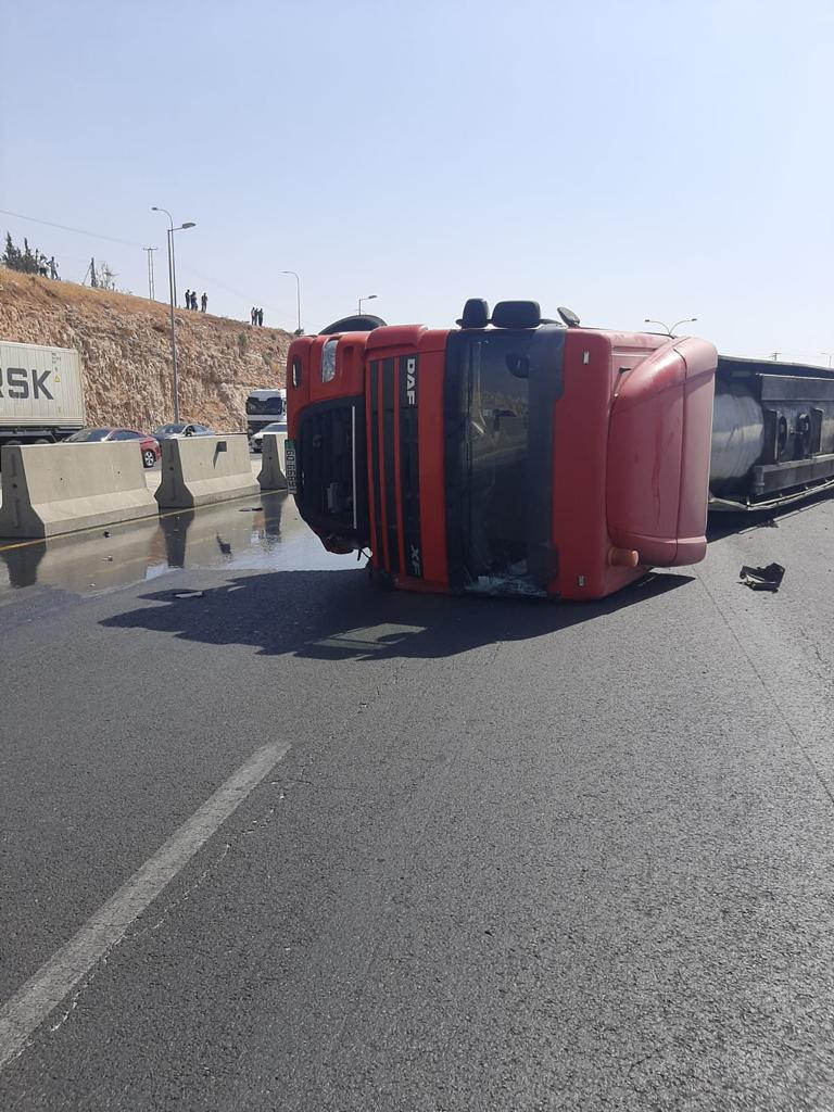اغلاق مسرب من طريق المطار اثر