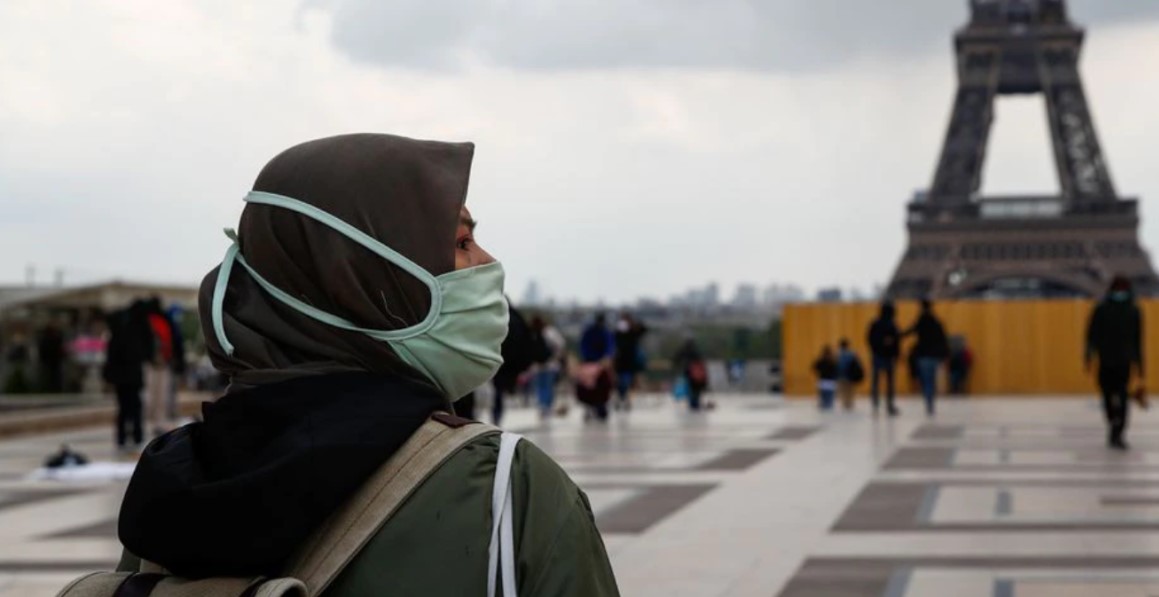 مزقوا مصحفها وألقوا حجابها في سلة